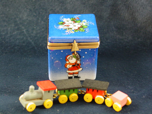 BLUE CHRISTMAS CUBE W/TOYS